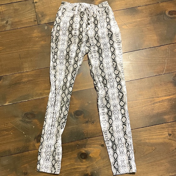 Polly Snake Skin Skinny Jeans, size 4 - Picture 2 of 4